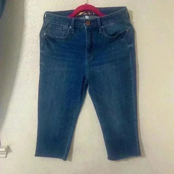 NWOT SEVEN7 HIGH WAISTED BREEZY CROP WITH RAW HEM IN SIZE 10 - Picture 1 of 5